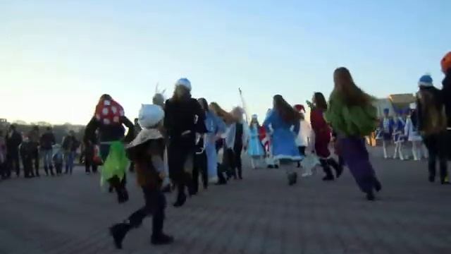 Парад Снегурочек в Одессе.AVI смотреть онлайн
