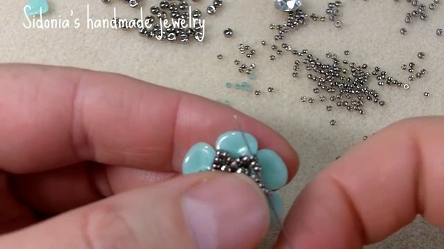 Czech Rose Petals Bracelet - FREE Bracelet Tutorial - Pattern By Sidonia