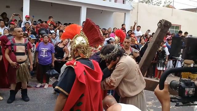 Encuentro de Maria con su hijo Jesus "viacrucis en Ignacio Romero Vargas" 2019 смотреть онлайн