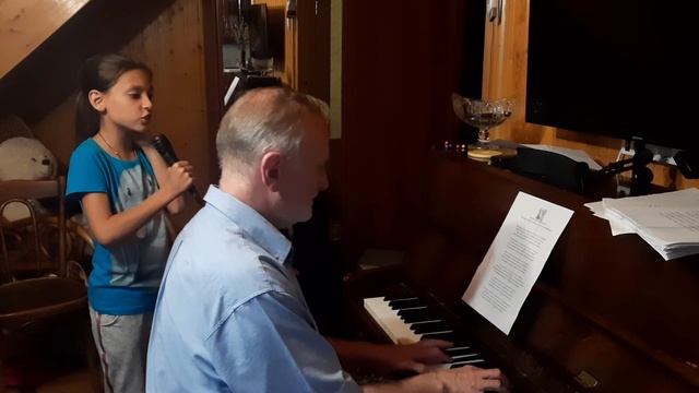 Стихи И.Самариной, музыка А.Карташова. Мы друг друга часто не прощаем. Исполняет Маша Покровская.. смотреть онлайн