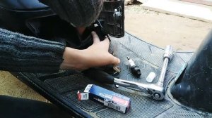 Меняем свечи на Henda dio 34