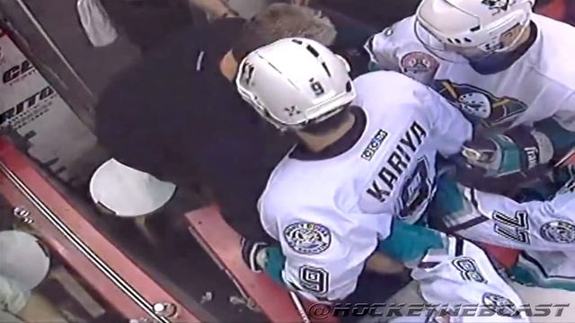 "Off The Floor, On The Board" - Scott Stevens / Paul Kariya - Stanley Cup Final 2003 (HD) смотреть онлайн