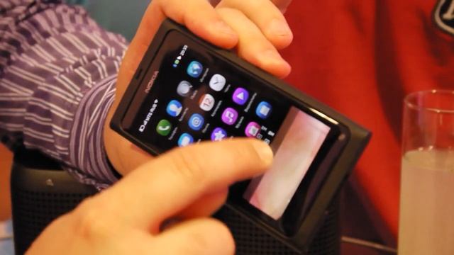 Демонстрация работы Nokia N9 смотреть онлайн