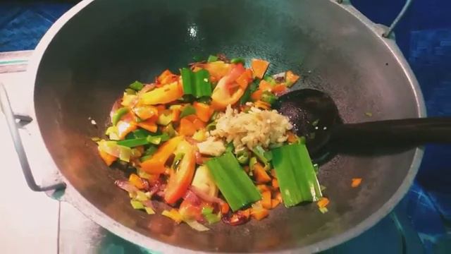 Spicy prawn koththu roti/ இறால் சாப்பாடு/ இறால் கொத்து பரோட்டா / prawn food/tasty breakfast&dinner. смотреть онлайн