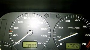 обороты повышаются с нажатием на тормоз.