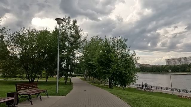 Найдя в гараже покойного мужа секретный туннель, жена обомлела, когда узнала какой «сюрприз» ее жде смотреть онлайн