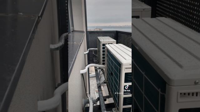 Монтаж кондиционера в два этапа. Навеска наружных блоков;) Днепр