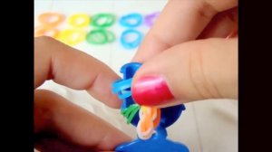 Браслет из резинок Друзья на рогатке