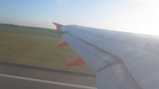 Take-off from London Luton Airport (LTN) смотреть онлайн
