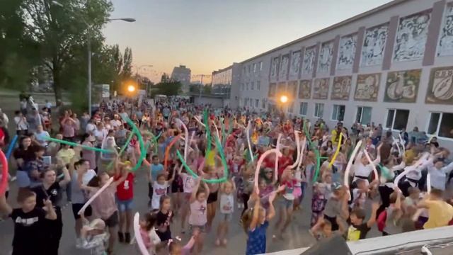 Флешмоб на Дне микрорайона п. Химиков г.Энгельс ЦНТ "Дружба" ЭМР смотреть онлайн