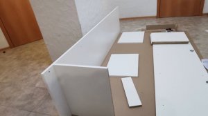 Шкаф пенал - процесс сборки.