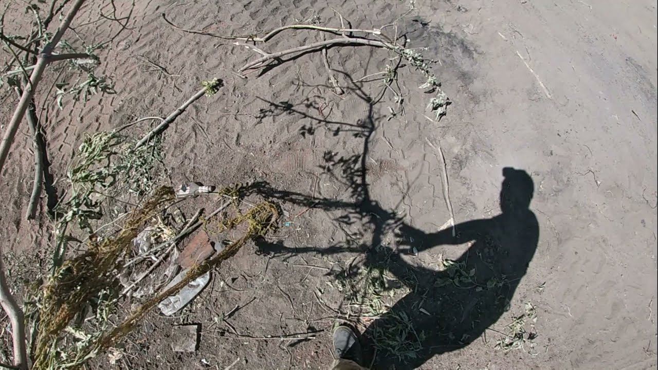 Часть № 5. Сломал дерево. Работа экскаватора-погрузчика CATERPILLAR смотреть онлайн