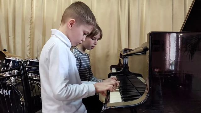 Дует Молодцов Є.,Ліщенко У. "Ва банк" Г.Кузняк, "Вийди, вийди, Іванку" (аранж. І.Павлоцької) 1080HD смотреть онлайн
