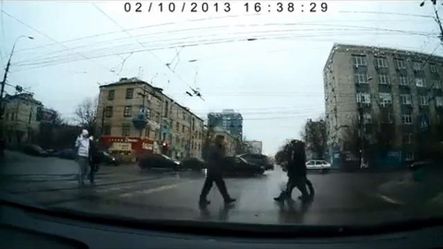 Помог девушке вернуть сумки