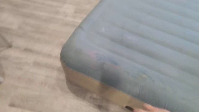 Как найти дырку в надувном матрасе, если мочить его не хочется смотреть онлайн