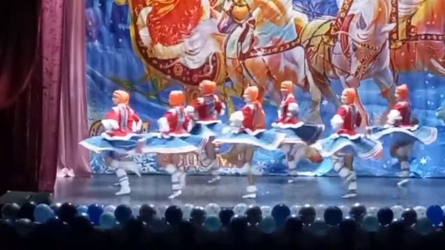 Образцовый Ансамбль Танца "Огоньки". Танец "Масленица" смотреть онлайн
