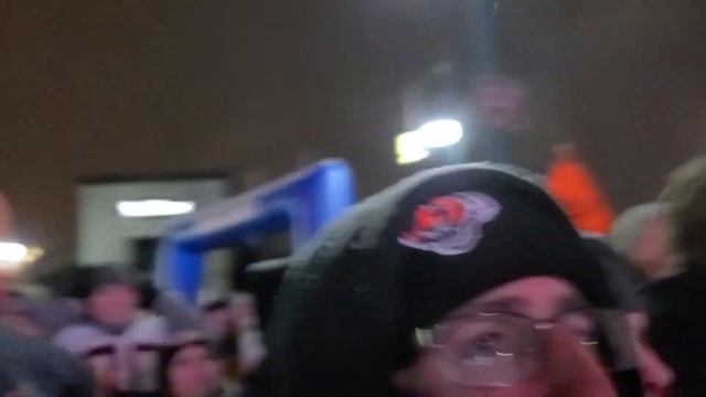 Bengals fans in Cincinnati watch party react to huge catch by Tee Higgins (February 13th, 2022) смотреть онлайн