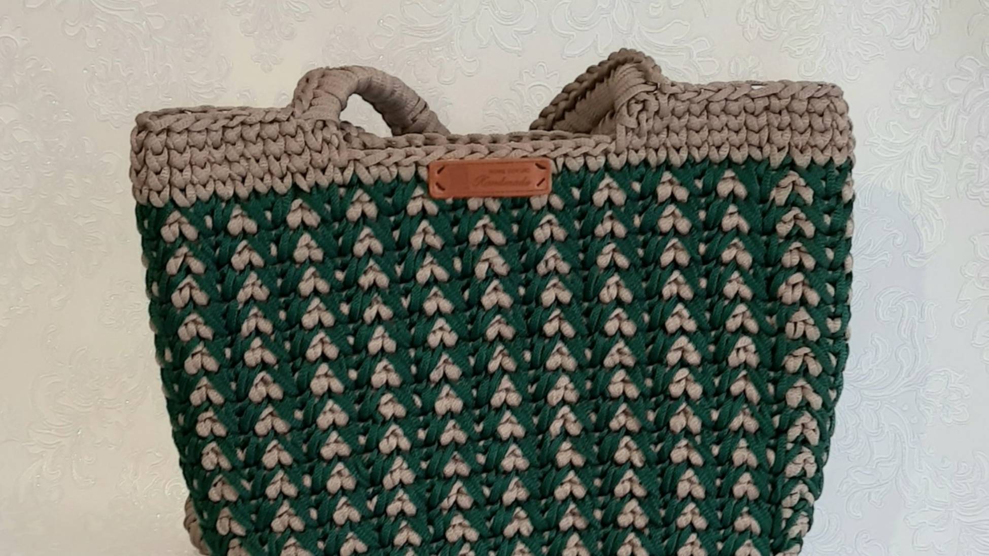 Красивая вязаная сумочка из полиэфирного шнура. Плотный узор. Пошаговый мастер-класс смотреть онлайн