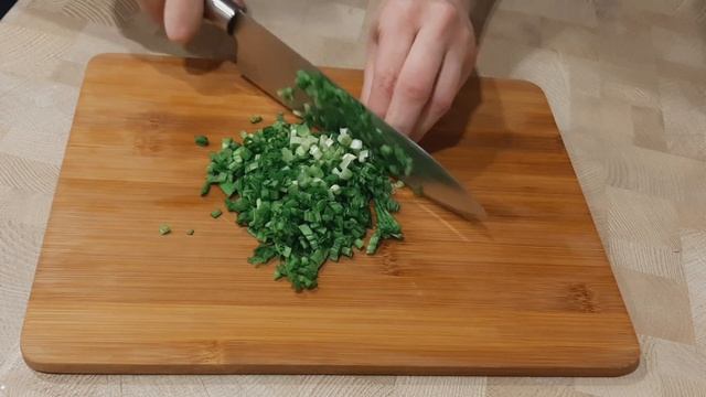 Слоеный Салат с курицей "Гости на пороге". Рецепт салата с курицей (куриным филе) и грибами смотреть онлайн