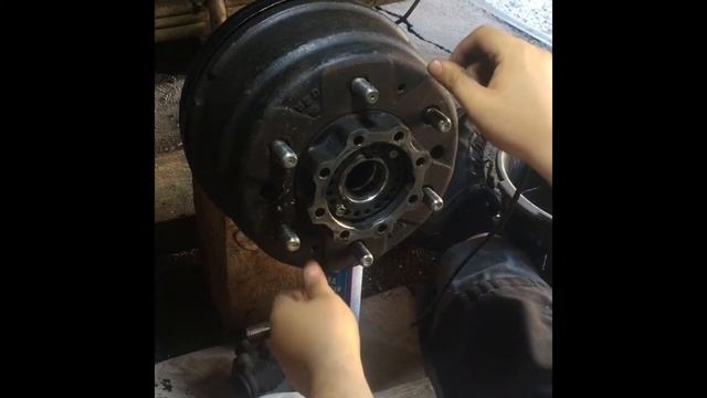 Как снять тормозной барабан на Мазда Титане (Mazda Titan )