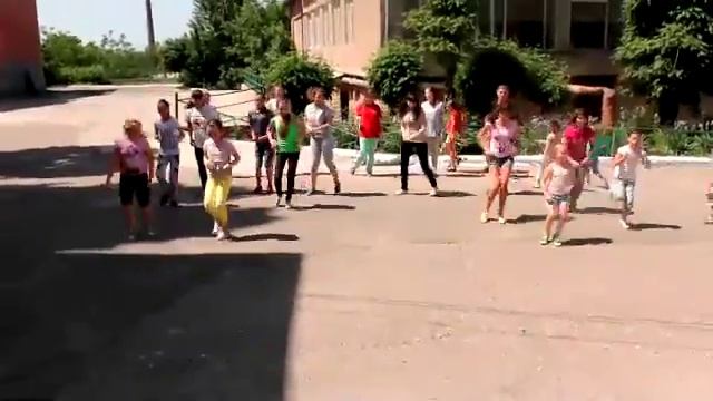 Madonna - Girl Gone Wild смотреть онлайн