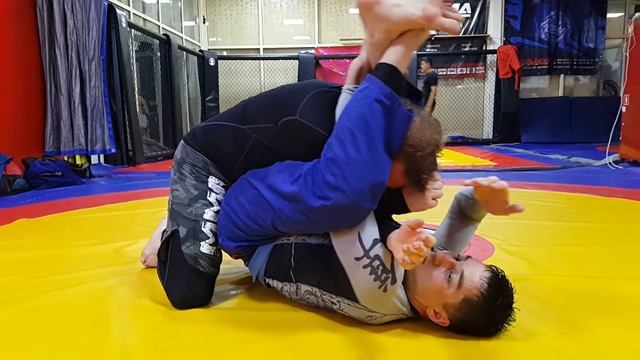 Плотный треугольник из закрытого гарда. смотреть онлайн