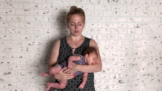 Как держать ребенка. Как правильно и удобно держать новорожденного столбиком. смотреть онлайн
