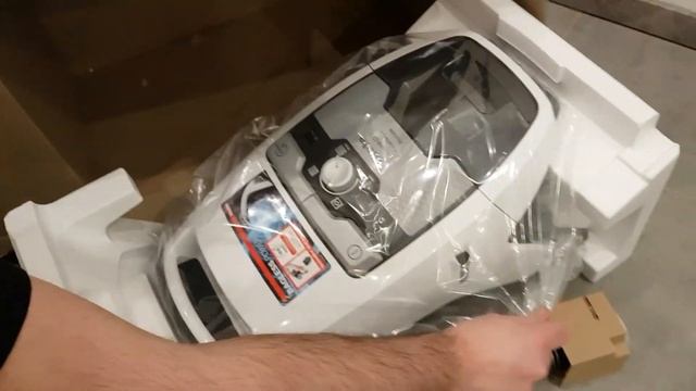 Miele Blizzard CX1 Unboxing смотреть онлайн