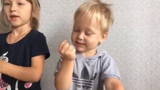 Самая простая игра для деток. Развиваем моторику. смотреть онлайн