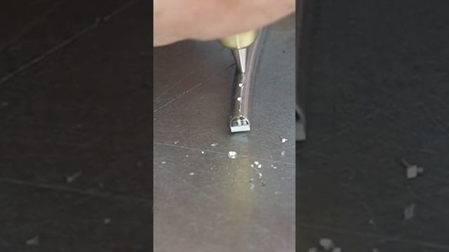 Автоматический кернер Bohre #инструмент #мастерская #металл #дрель смотреть онлайн