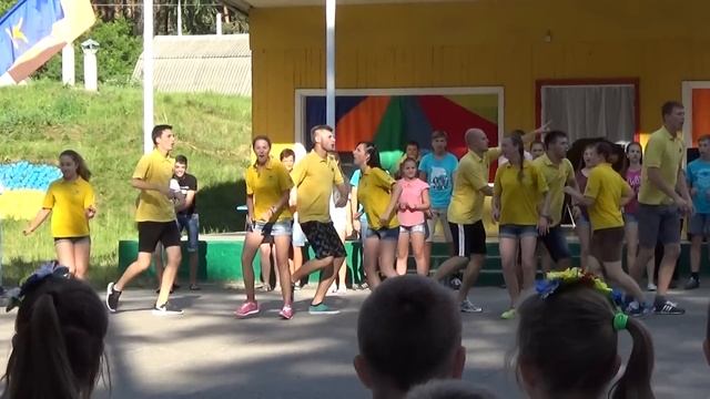 Задорный вожатский танец "Чика-Рика" в детском лагере "Орлёнок-2015" смотреть онлайн