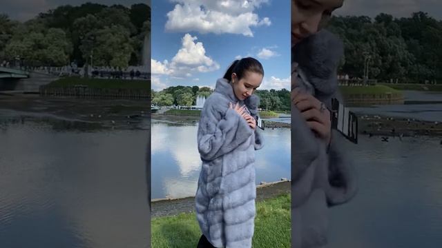 Норковая шуба, мех скандинавский, цвет голубой, модель Кокон, поперечка, воротник стойка смотреть онлайн