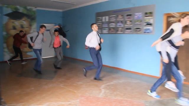 Поздравление 11 Б класса на ДЕНЬ УЧИТЕЛЯ смотреть онлайн