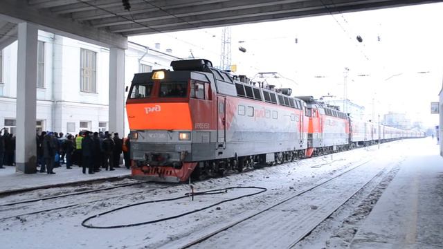 ГЖД ЧС4Т-315, ЧС4Т-467, ЧМЭ3-1372 с поездом эстафеты олимпийского огня, Киров.
