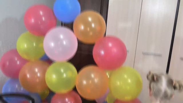 СДЕЛАЛИ ДОМ ИЗ ВОЗДУШНЫХ ШАРОВ DIY HOUSE OF BALLOONS смотреть онлайн