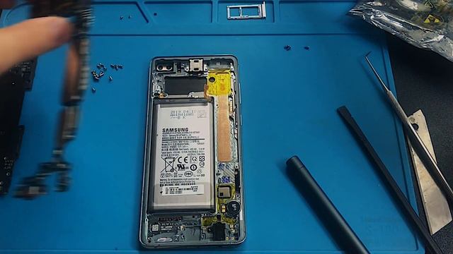 Разбор и замена экрана на Samsung S10+ G975. Ремонт по цене телефона смотреть онлайн