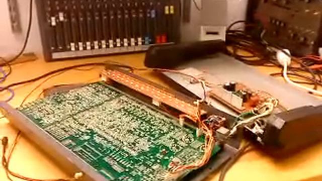 Broken TR-808 Cowbell смотреть онлайн