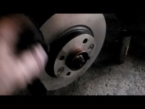 Обслуживание передних тормозов  Сандеро Степвей  2.