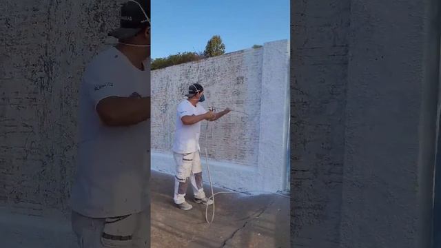 Безвоздушная покраска забора краскопультом под высоким давлением от окрасочного агрегата смотреть онлайн