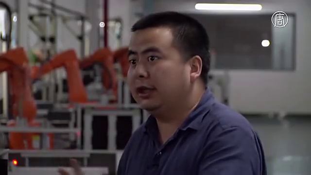 Роботы заменяют рабочих на фабриках Китая (новости) смотреть онлайн