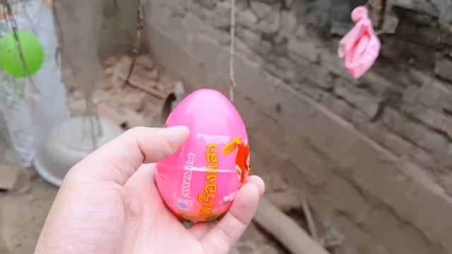 Tìm trứng gà và các con vật đồ chơi - con gà trống, con cá, con ngựa - con gì đây trong quả bóng смотреть онлайн