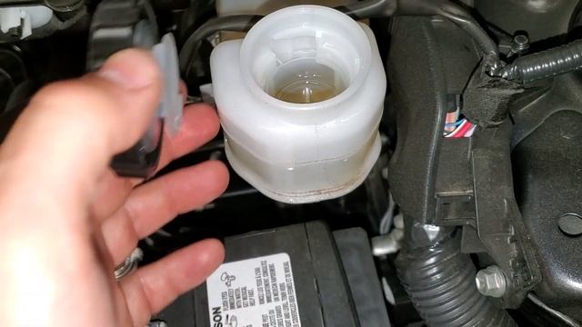 2019 2020 2021 2022 2023 Toyota RAV4 How To Check Brake Fluid Reservoir Level (Remove Reservoir Cap смотреть онлайн