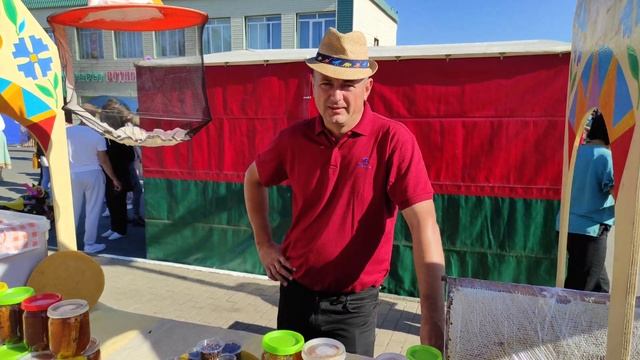 Торговля мёдом и продуктами пчеловодства на празднике Дрибинские торжки. Разговор с пчеловодом. #мё