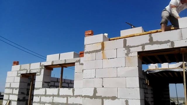Какие сложности в установке первого ряда ГАЗОБЕТОНА на втором этаже??? смотреть онлайн