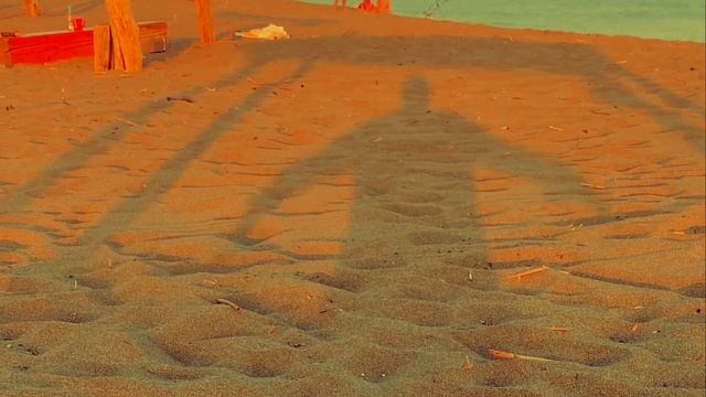 Моя тень на песке делает цигун лучше чем я