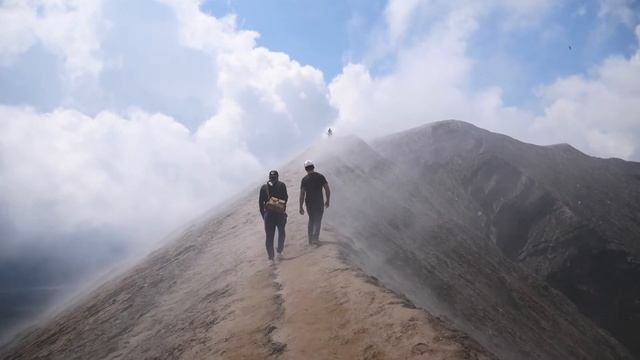 Ijen Crater & Mt Bromo - Volcanoes in East Java Indonesia смотреть онлайн