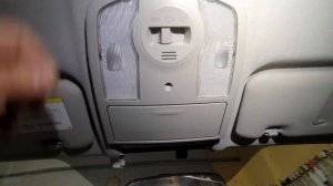 как снять плафон салона Тойота Приус