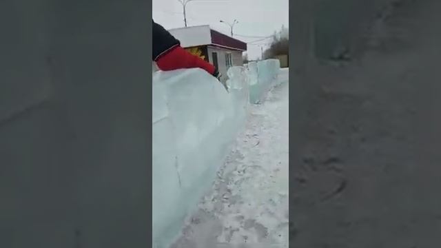 Не такая видео как Андрей лазить по стенам в Ледяном городке смотреть онлайн
