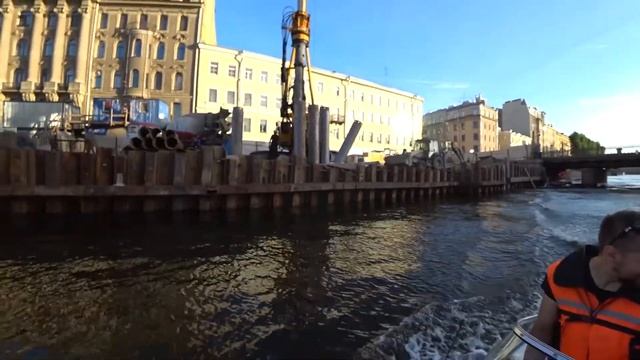 На катере по каналам Санкт-Петербурга ч. 2, Увидели как снимают кино. смотреть онлайн