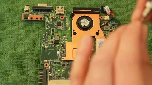 ASUS Eee PC 1001P Разборка, Сборка ноутбука смотреть онлайн